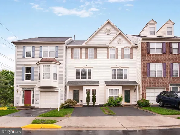 45459 Whistle Stop Sq, Sterling, VA 20164