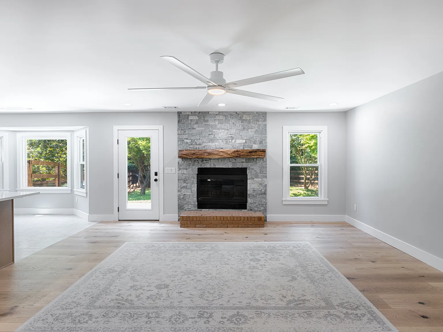 3 bed, 1948 sqft, $3,175 — Photo 3