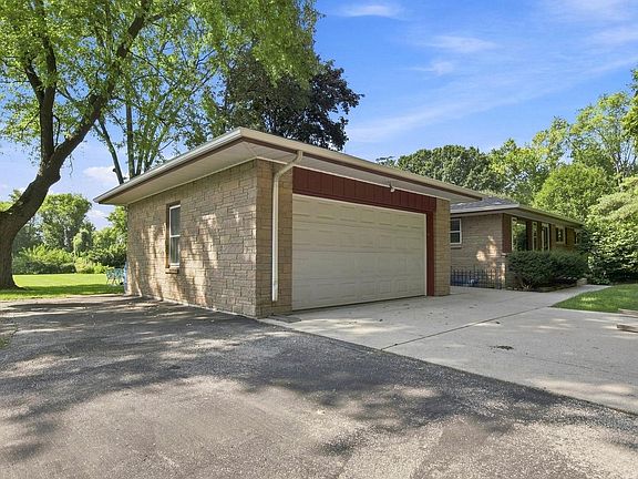 3rd image of 9935 W Green Tree ROAD