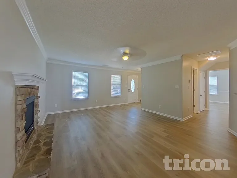 929 Corvus Ct — Photo 2