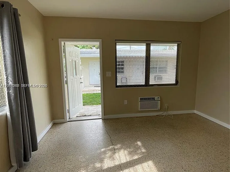940 SW 4th Ave #2 — Photo 1