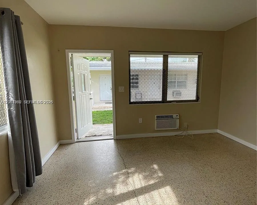 940 SW 4th Ave #2