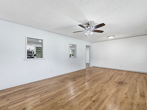 5th image of 215 NE Wilshire Ave