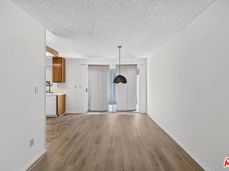 19221 Sherman Way #40 — Photo 7