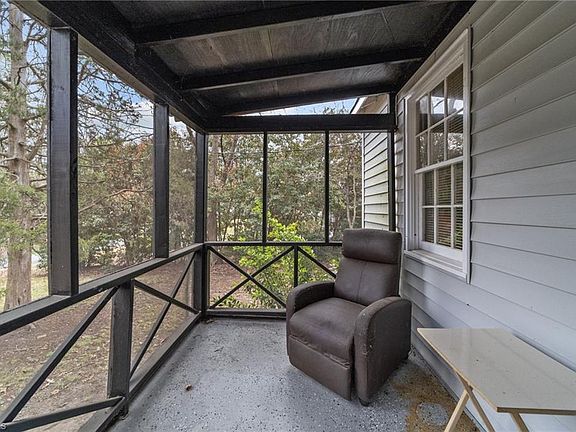 2nd image of 2929 Marthas Pl