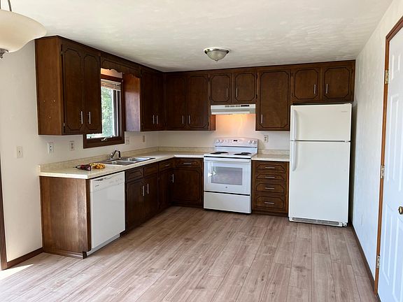 2nd image of 808 Edgewood Dr #808
