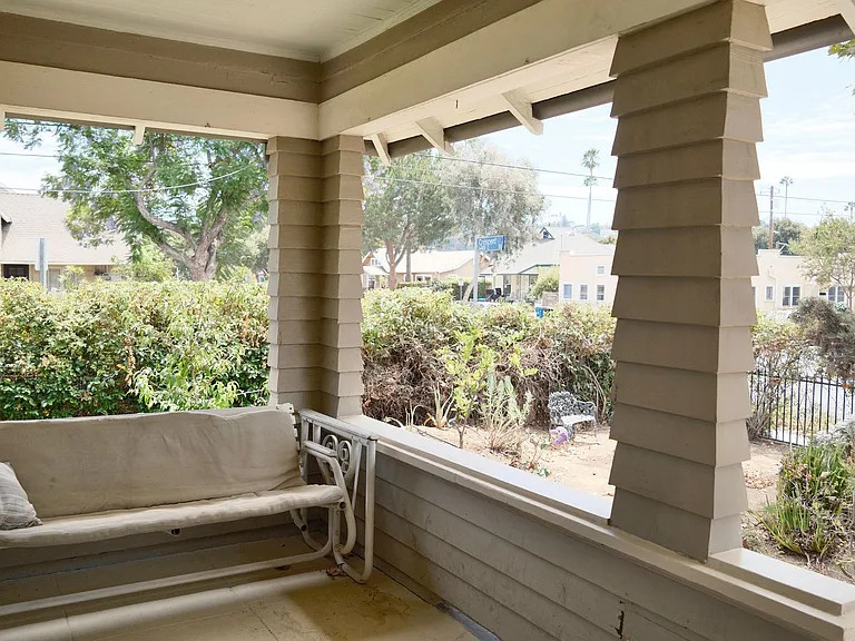 6433 Crescent St — Photo 3