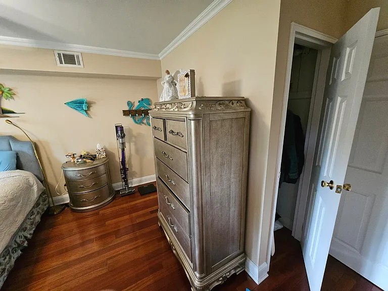 655 Middle Country Rd #2H2 — Photo 17