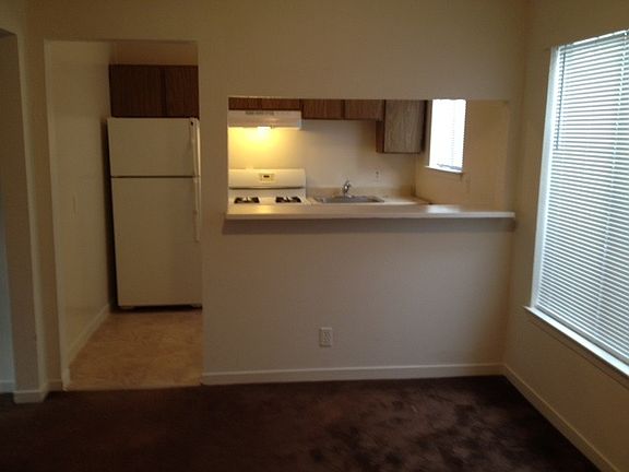 Ling Room / Kitchen