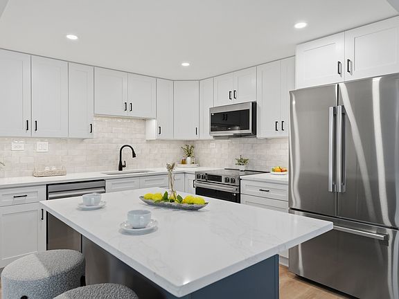 5th image of 350 Plum Creek Dr #308