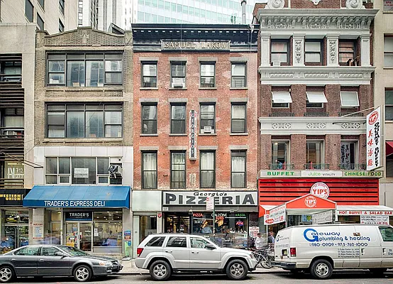 Rented by Warburg | media 21