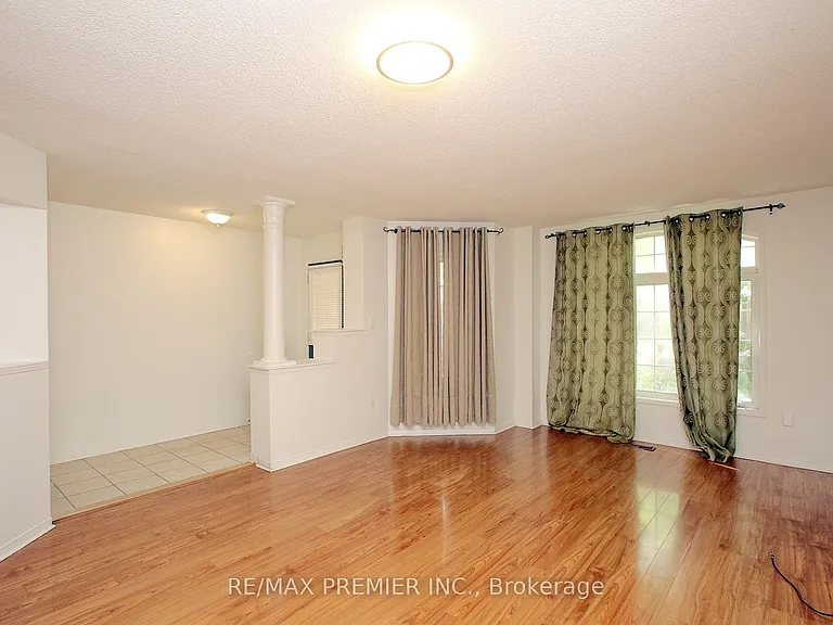 205 Equator Cres — Photo 5