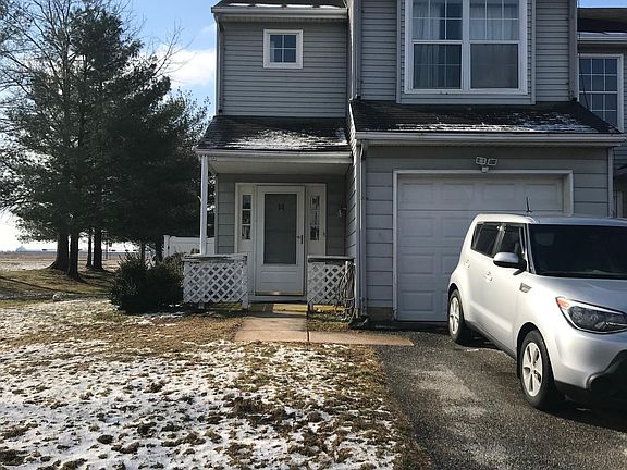 5th image of 14 Stark Ct