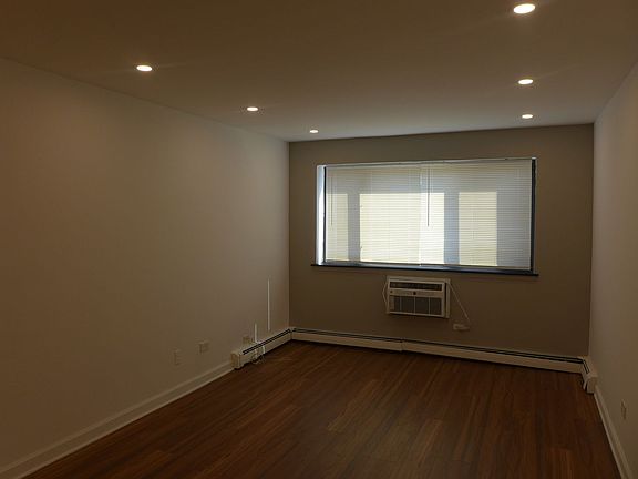 3rd image of 5250 N Sheridan Rd APT 205