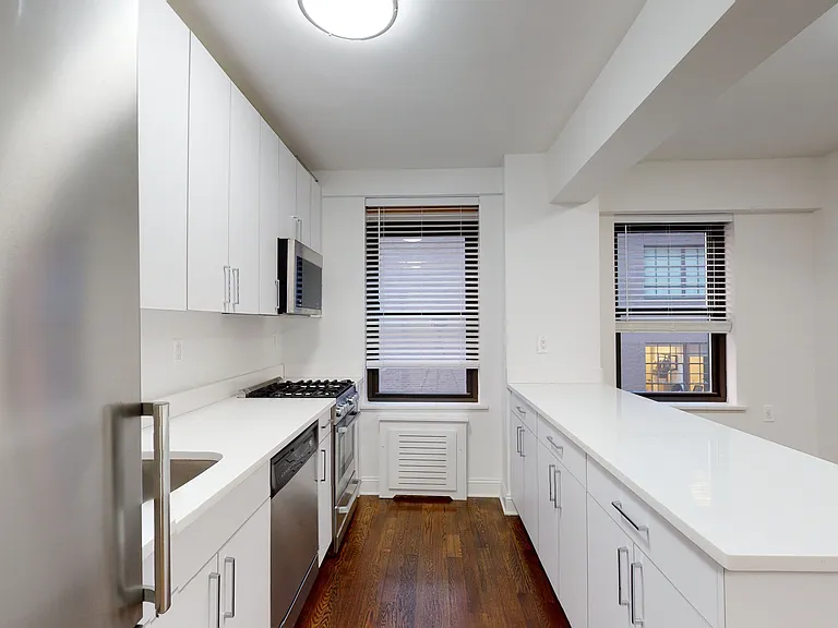 157 E 57th St #14G — Photo 5