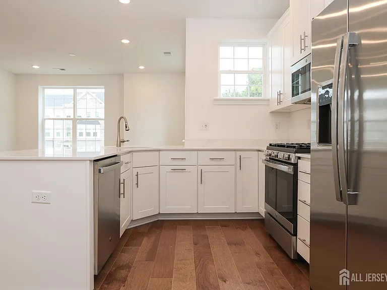 71 Veterans Way — Photo 4