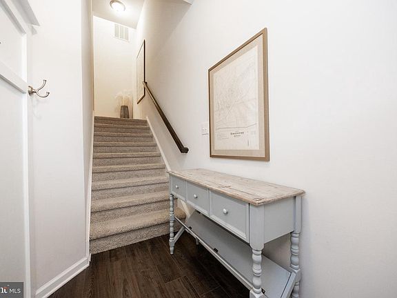 4th image of 308 Dawson Pl