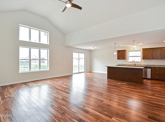 3rd image of 1105 Curtis Ave