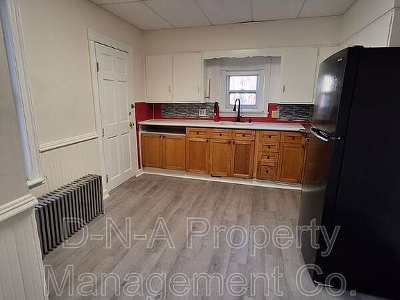 4th image of 708 Ann St