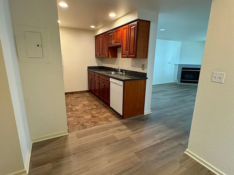 6th Ave Apartments — Photo 58