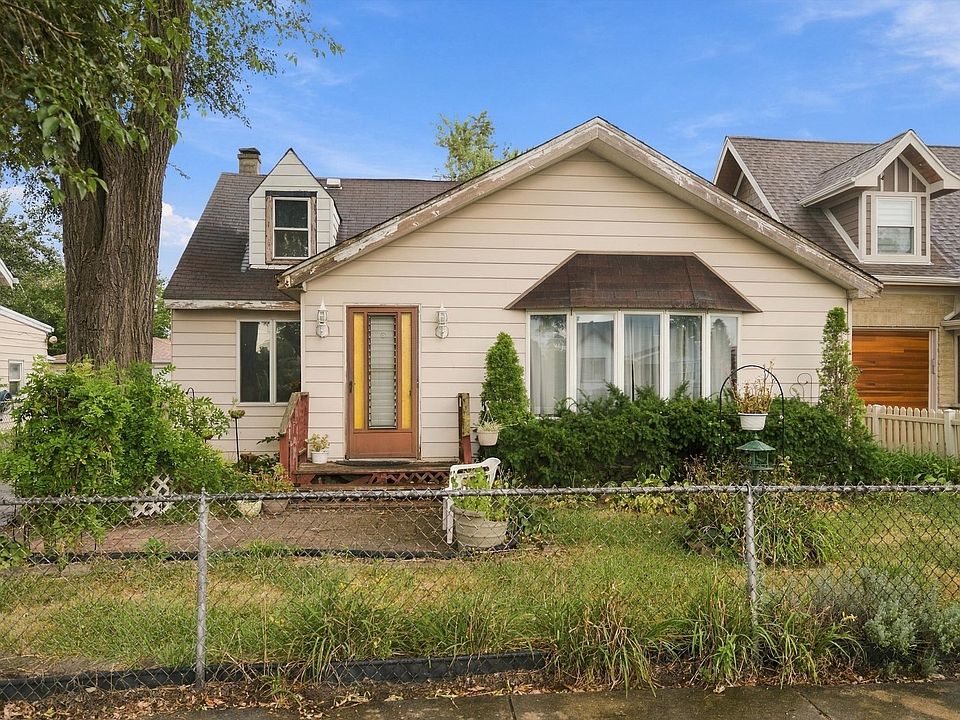 1st image of 7042 W 74th St