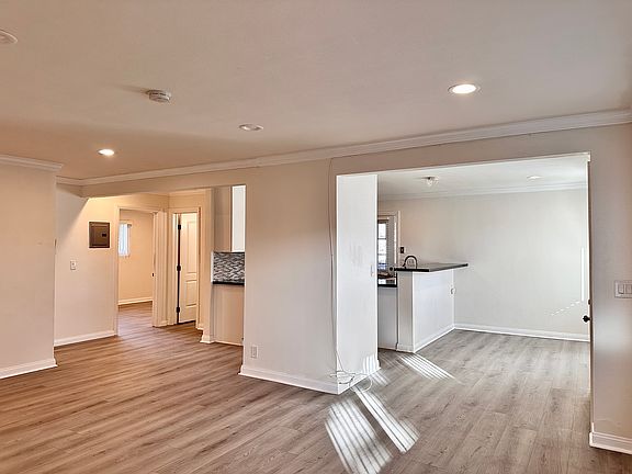4th image of 2233 E Wagner Ave