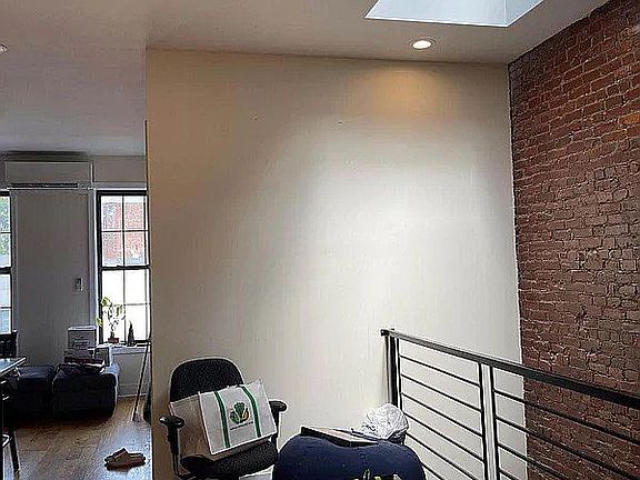 3rd image of 510 Chauncey St #5
