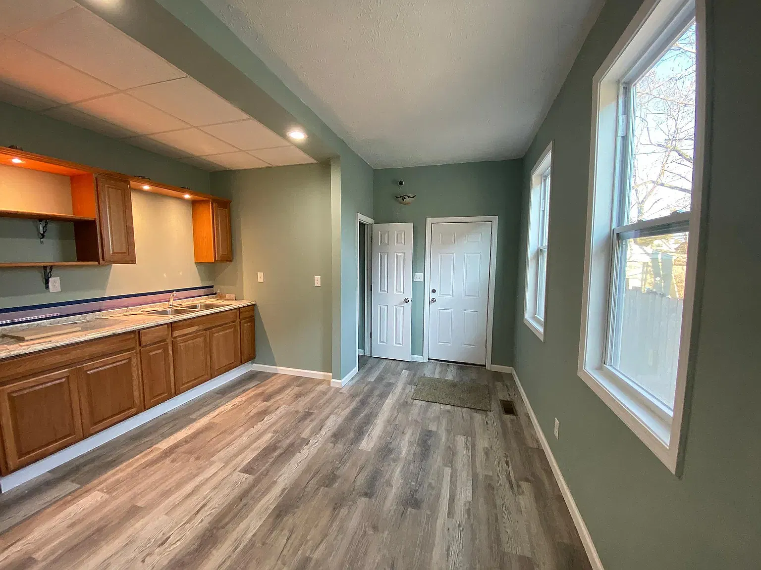 2 bed, 1.5 bath, 1092 sqft, $1,350 — Photo 2
