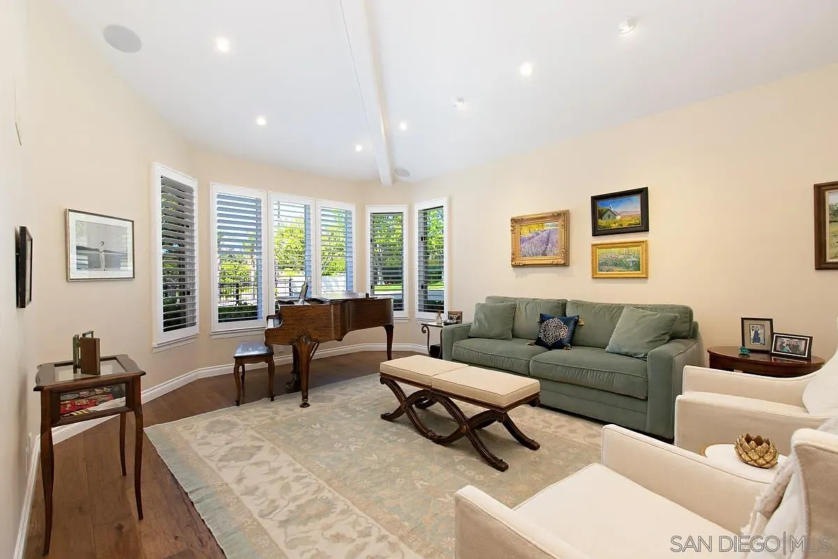 3 bed, 2.5 bath, 2444 sqft, $12,500 — Photo 4