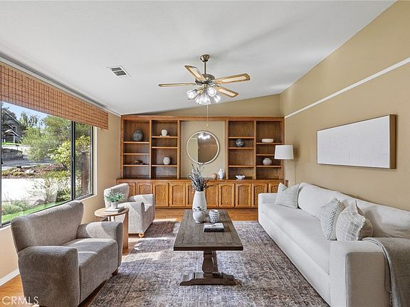 5th image of 885 Ten Oaks Way