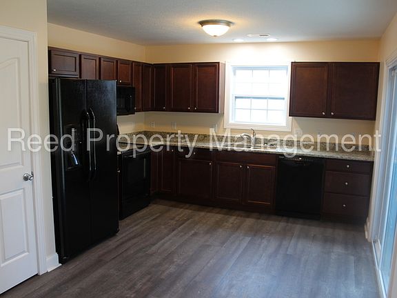 2nd image of 495 Pin Oak Dr