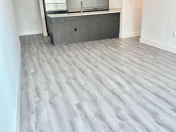 3rd image of 500 Brickell Ave APT 1703