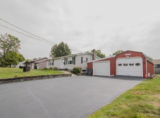 32 Breault St, Putnam, CT 06260