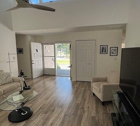 3rd image of 214 Lord Granville Drive