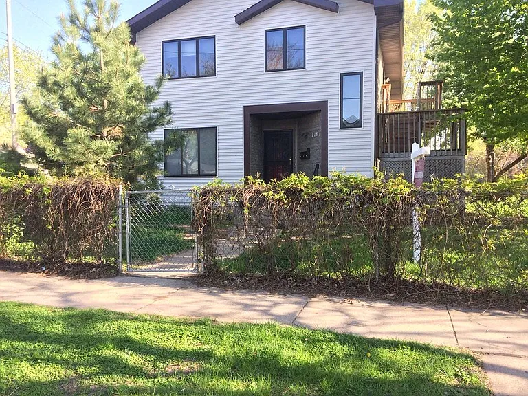 712 26th Ave NE #3 — Photo 1