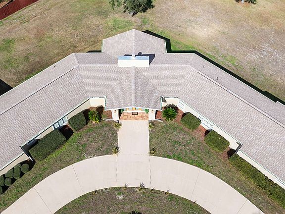 3rd image of 272 NW Fairway Dr