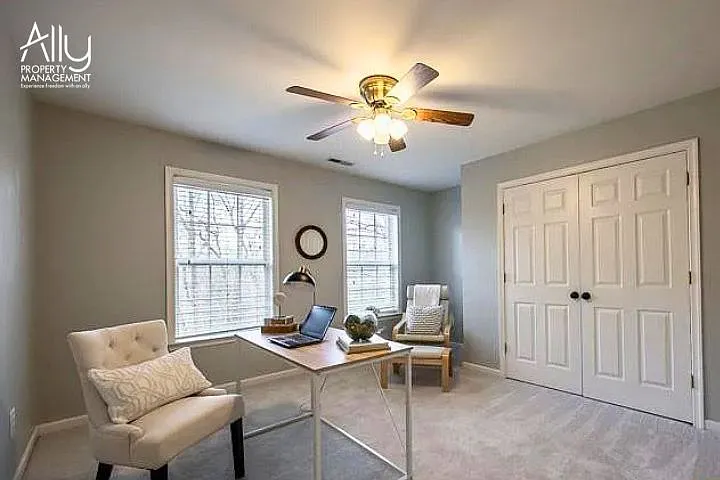 170 W Rosewood Dr — Photo 47