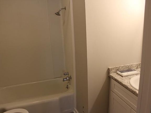 5th image of 217 Potomac Ave
