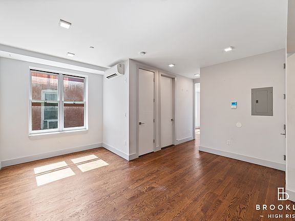 4th image of 311 Woodbine St APT 4R