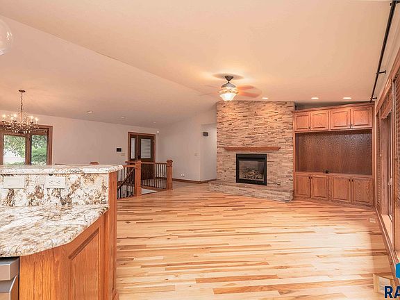 2nd image of 1008 W Batcheller Ln