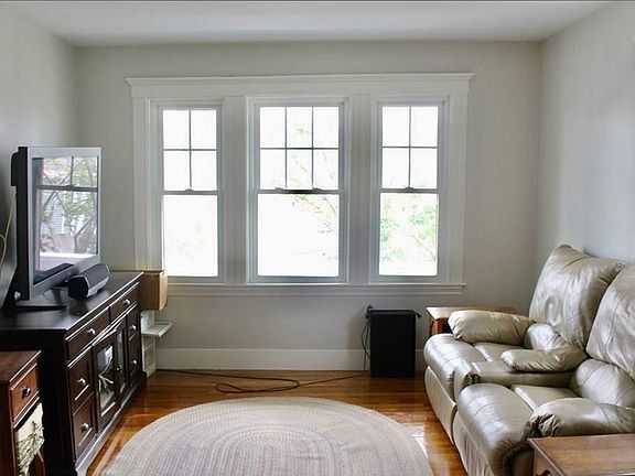 5th image of 439 Medford St #0