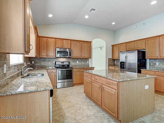 3rd image of 1425 Dittmer Cir SE