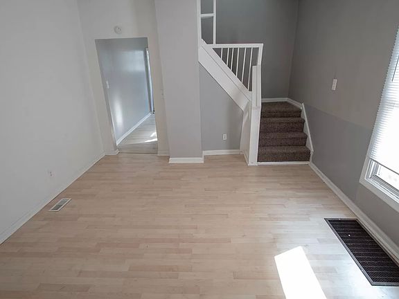 3rd image of 837 W Roache St