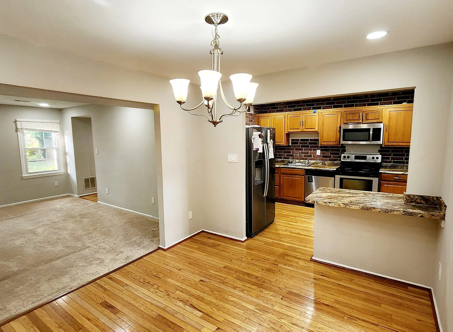 3 bed, 1848 sqft, $3,000 — Photo 3