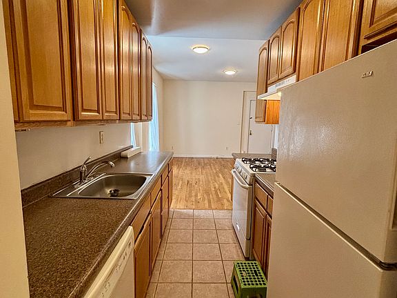 5th image of 820 W 180th St APT 23