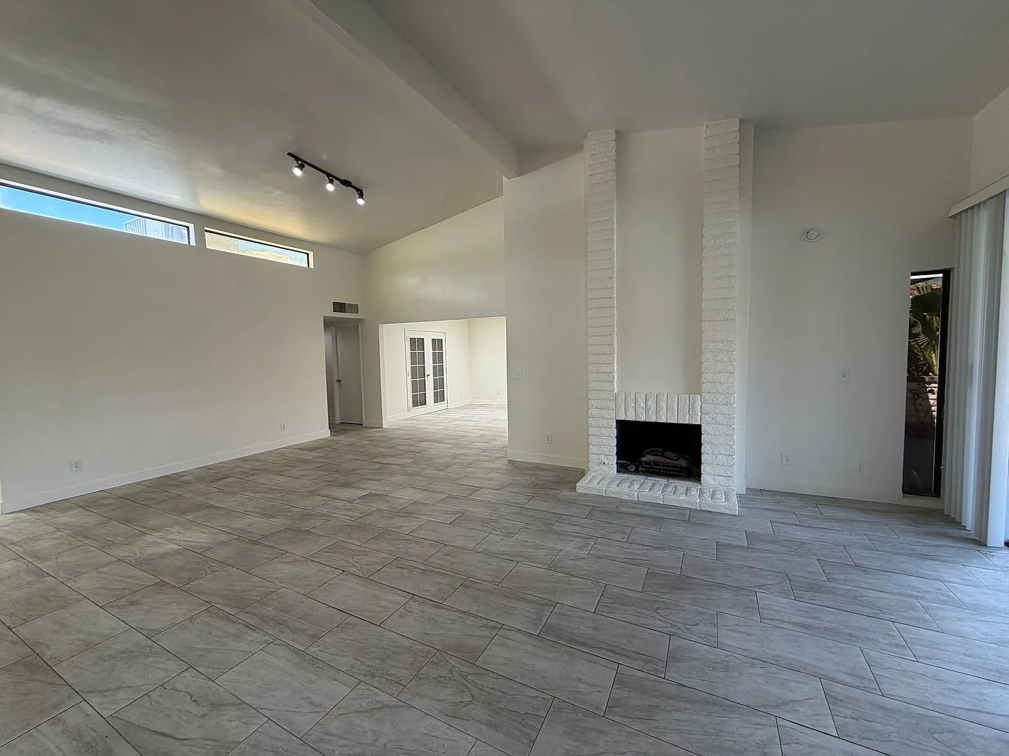 single-story townhouse 3-bedroom, 2-bath — Photo 4