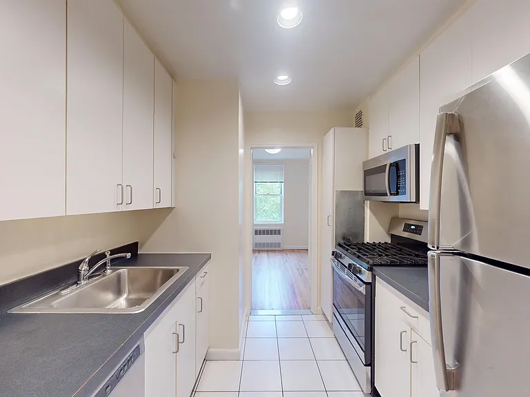 24510 Grand Central Pkwy #5B — Photo 8