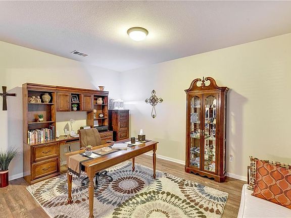 4th image of 1004 Abbeyglen Castle Dr
