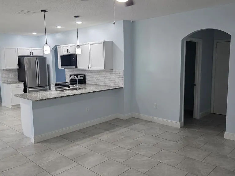 818 Mountbatten Ln — Photo 5