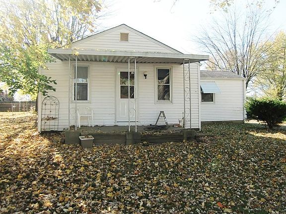 3rd image of 2211 Whalen Ave